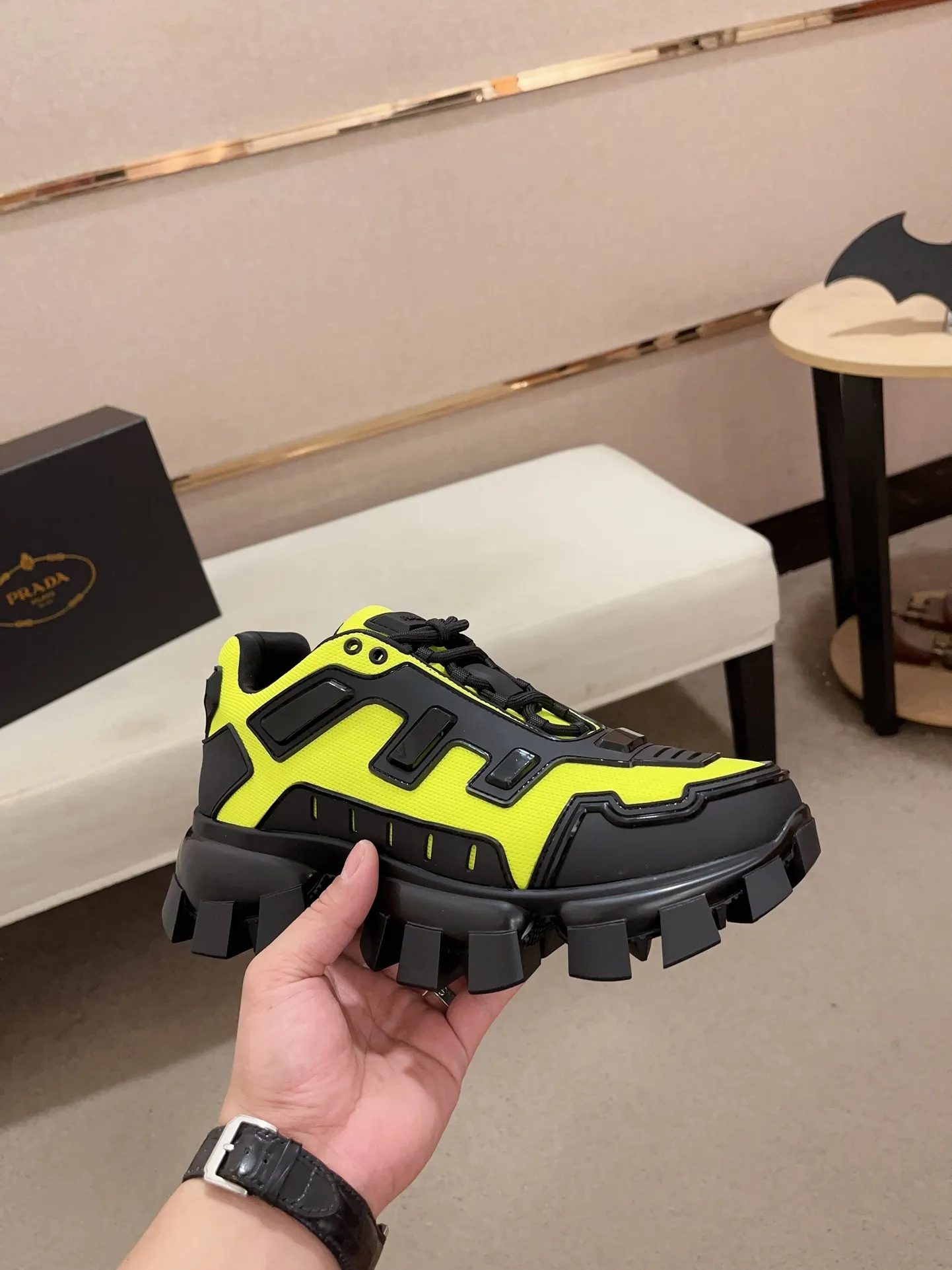Men's Men's Shoes 💰 620💰 ✔️✔️✔️High-quality new PRADA counters are launched at the same time. The new men's shoes and 😘fabrics are selected from first-layer cowhide. Lining: imported elastic mesh➕cowhide lining. 👍🏿High-end☄️Open-molded non-slip rubber outsole, exquisite lines, simple and elegant, comfortable and high-end for leisure travel. Number of yards: 38 to 44.